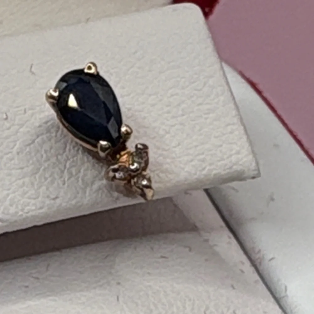 Beautiful 10K Gold Genuine Sapphire and Diamond Chip Teardrop Stud Earrings - Picture 11 of 11